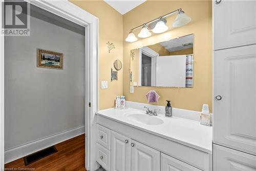 271 Carlisle Road, Hamilton, ON - Indoor Photo Showing Bathroom