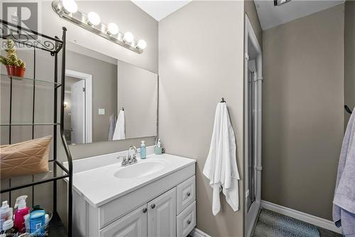 271 Carlisle Road, Hamilton, ON - Indoor Photo Showing Bathroom