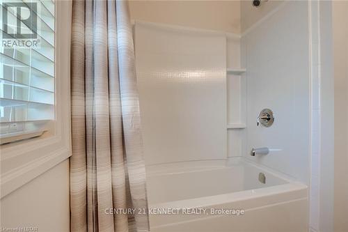 86 - 1850 Beaverbrook Avenue, London, ON - Indoor Photo Showing Bathroom