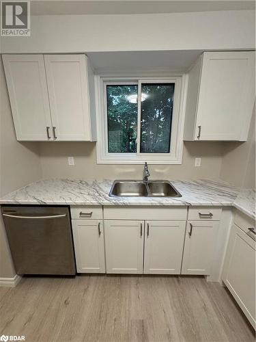 25 Chaucer Crescent, Barrie, ON - Indoor Photo Showing Kitchen With Double Sink