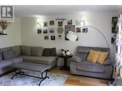 1762 Topping  Street, Trail, BC - Indoor Photo Showing Living Room