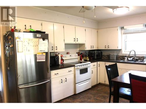 1762 Topping  Street, Trail, BC - Indoor Photo Showing Kitchen With Double Sink