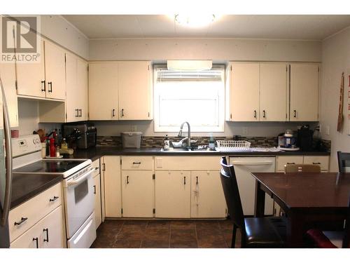 1762 Topping  Street, Trail, BC - Indoor Photo Showing Kitchen With Double Sink