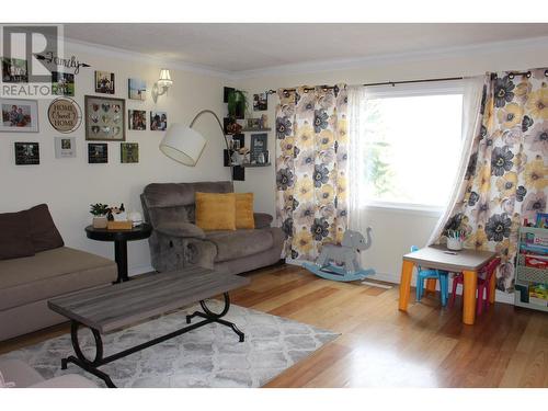 1762 Topping  Street, Trail, BC - Indoor Photo Showing Living Room