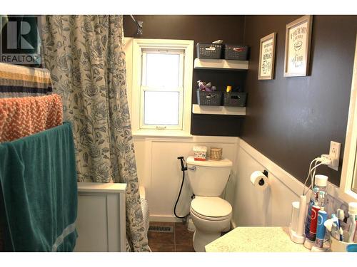 1762 Topping  Street, Trail, BC - Indoor Photo Showing Bathroom