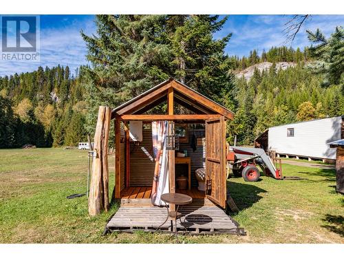 9848 6 Highway, Salmo, BC - Outdoor