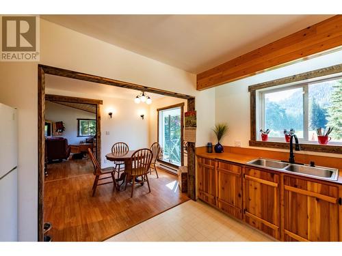 9848 6 Highway, Salmo, BC - Indoor Photo Showing Kitchen With Double Sink