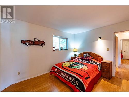 9848 6 Highway, Salmo, BC - Indoor Photo Showing Bedroom