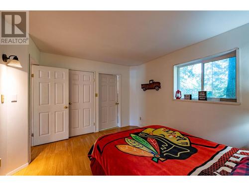 9848 6 Highway, Salmo, BC - Indoor Photo Showing Bedroom