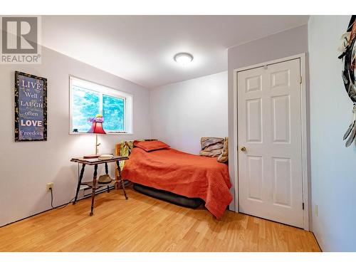 9848 6 Highway, Salmo, BC - Indoor Photo Showing Bedroom