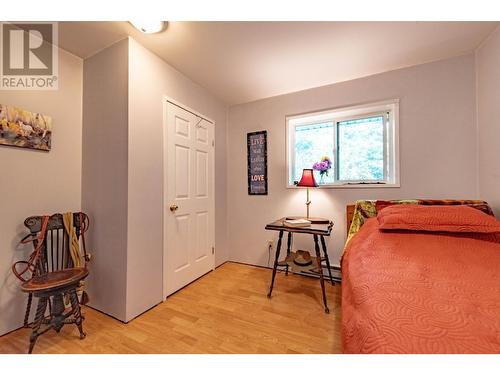 9848 6 Highway, Salmo, BC - Indoor Photo Showing Bedroom