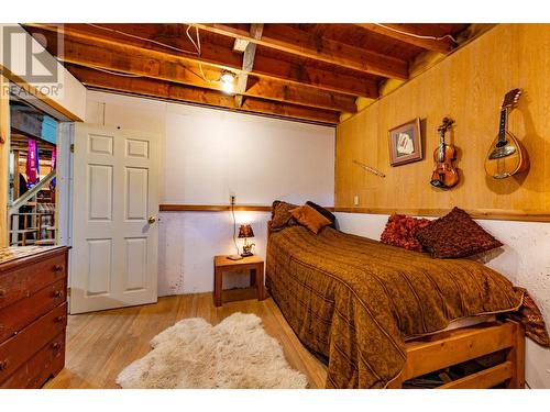 9848 6 Highway, Salmo, BC - Indoor Photo Showing Bedroom