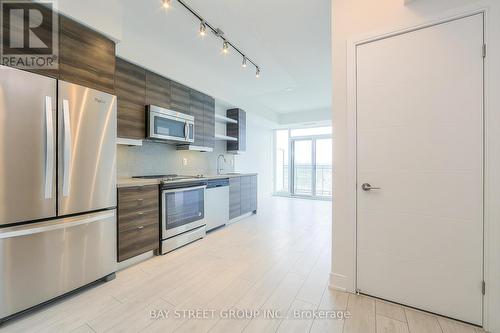 Ph11 - 525 Adelaide Street W, Toronto, ON - Indoor Photo Showing Kitchen