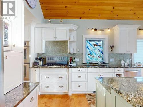 4810 Sanderson Road, Texada Island, BC - Indoor Photo Showing Kitchen