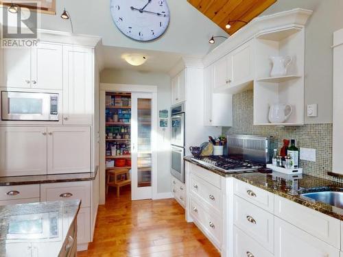 4810 Sanderson Road, Texada Island, BC - Indoor Photo Showing Kitchen