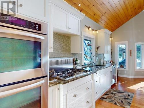 4810 Sanderson Road, Texada Island, BC - Indoor Photo Showing Kitchen With Upgraded Kitchen