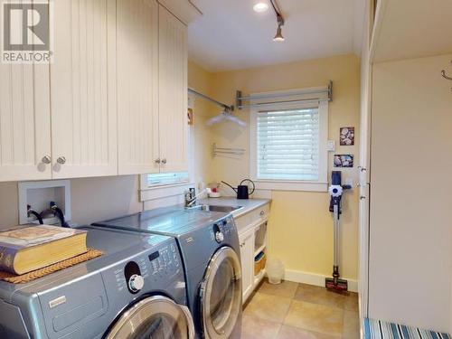 4810 Sanderson Road, Texada Island, BC - Indoor Photo Showing Laundry Room