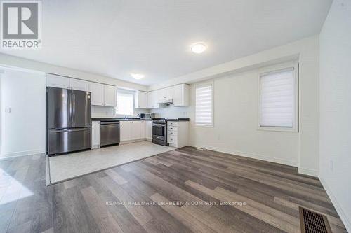 10 John Moore Road, East Gwillimbury, ON - Indoor Photo Showing Kitchen