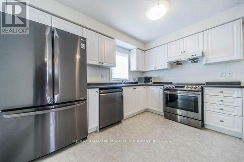 10 John Moore Road, East Gwillimbury, ON - Indoor Photo Showing Kitchen