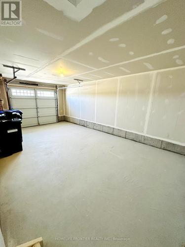 24 Lana Circle, Wasaga Beach, ON - Indoor Photo Showing Garage