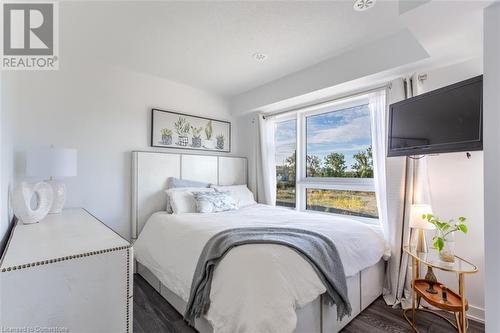 1121 Cooke Boulevard Unit# 1, Burlington, ON - Indoor Photo Showing Bedroom