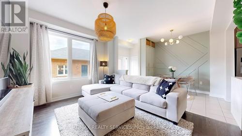 256 Inspire Boulevard, Brampton, ON - Indoor Photo Showing Living Room