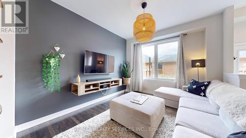 256 Inspire Boulevard, Brampton, ON - Indoor Photo Showing Living Room