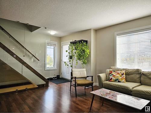 #12 13810 166 Av Nw, Edmonton, AB - Indoor Photo Showing Living Room