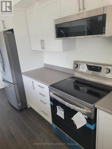 32D Lookout Drive, Clarington, ON - Indoor Photo Showing Kitchen