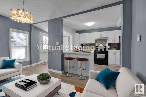 13504 66 St Nw, Edmonton, AB - Indoor Photo Showing Living Room