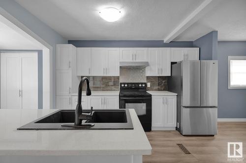 13504 66 St Nw, Edmonton, AB - Indoor Photo Showing Kitchen