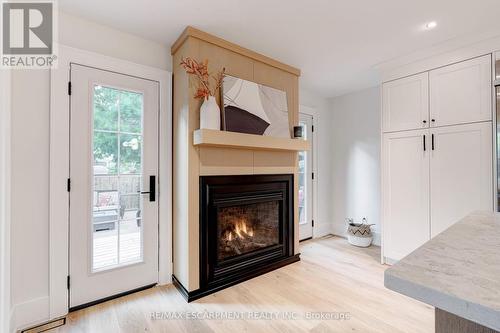 939 Teal Drive, Burlington, ON - Indoor Photo Showing Living Room With Fireplace