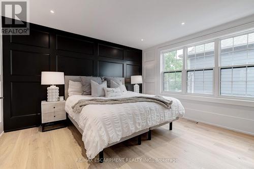 939 Teal Drive, Burlington, ON - Indoor Photo Showing Bedroom