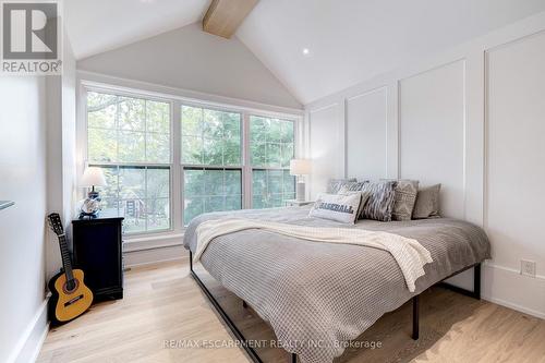 939 Teal Drive, Burlington, ON - Indoor Photo Showing Bedroom