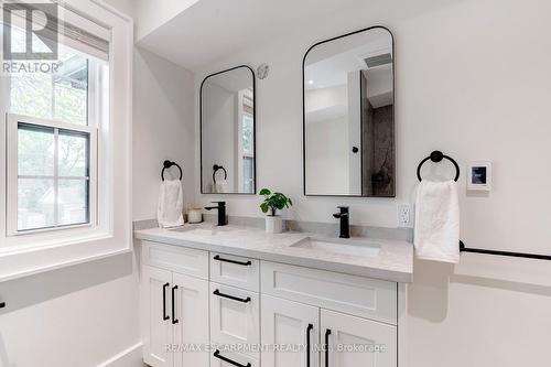 939 Teal Drive, Burlington, ON - Indoor Photo Showing Bathroom