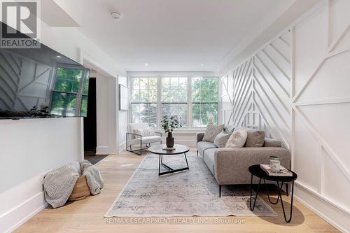 939 Teal Drive, Burlington, ON - Indoor Photo Showing Living Room