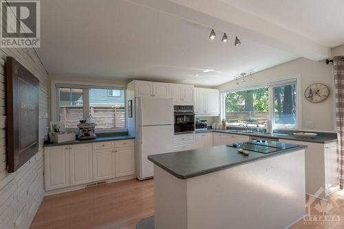 466 Crestview Road, Ottawa, ON - Indoor Photo Showing Kitchen