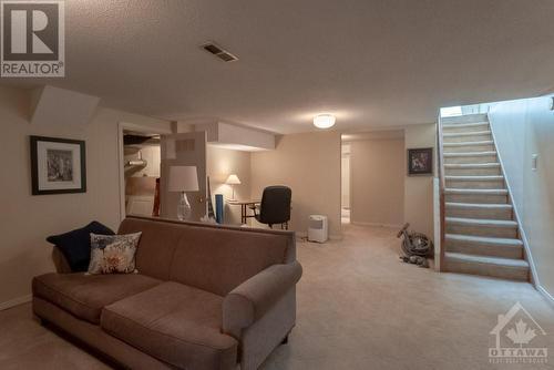 466 Crestview Road, Ottawa, ON - Indoor Photo Showing Living Room