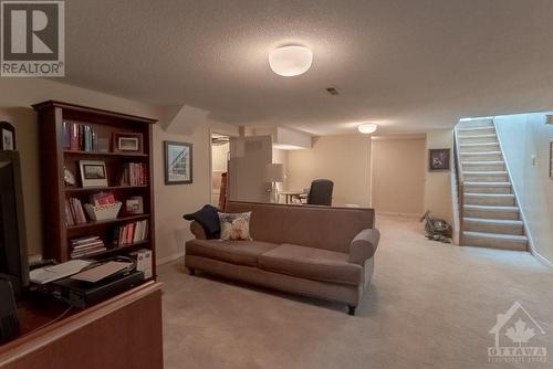 466 Crestview Road, Ottawa, ON - Indoor Photo Showing Living Room