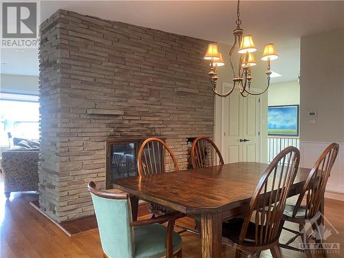 466 Crestview Road, Ottawa, ON - Indoor Photo Showing Dining Room