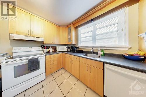 Unit 3 - Kitchen - 55 Ivy Crescent, Ottawa, ON - Indoor Photo Showing Kitchen