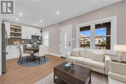 413 Paling Avenue, Hamilton, ON - Indoor Photo Showing Living Room