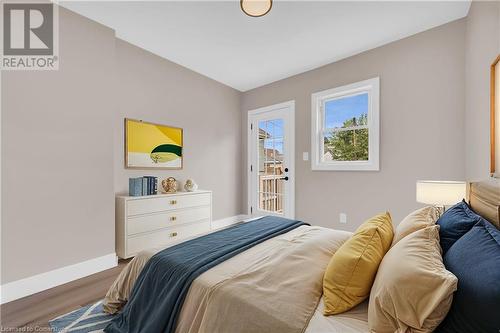 413 Paling Avenue, Hamilton, ON - Indoor Photo Showing Bedroom