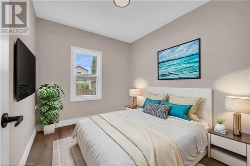 413 Paling Avenue, Hamilton, ON - Indoor Photo Showing Bedroom