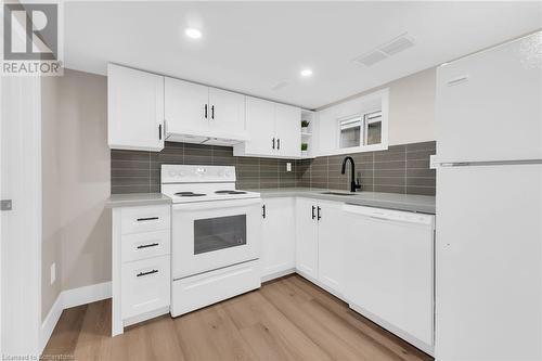 413 Paling Avenue, Hamilton, ON - Indoor Photo Showing Kitchen