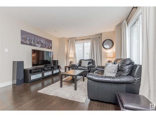 #38 5317 3 Av Sw, Edmonton, AB - Indoor Photo Showing Living Room