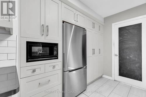 51 Barrett Crescent, London, ON - Indoor Photo Showing Kitchen