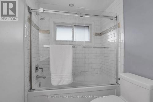 51 Barrett Crescent, London, ON - Indoor Photo Showing Bathroom