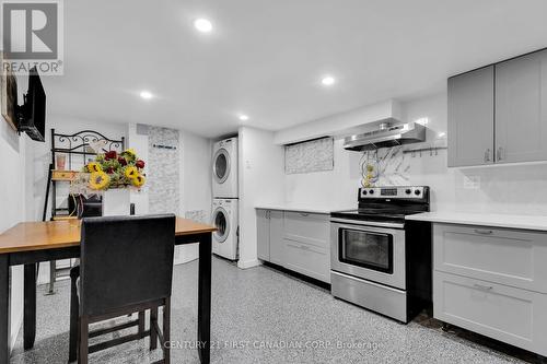 51 Barrett Crescent, London, ON - Indoor Photo Showing Kitchen