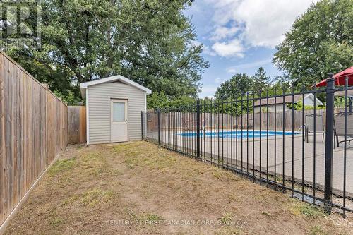 51 Barrett Crescent, London, ON - Outdoor With In Ground Pool